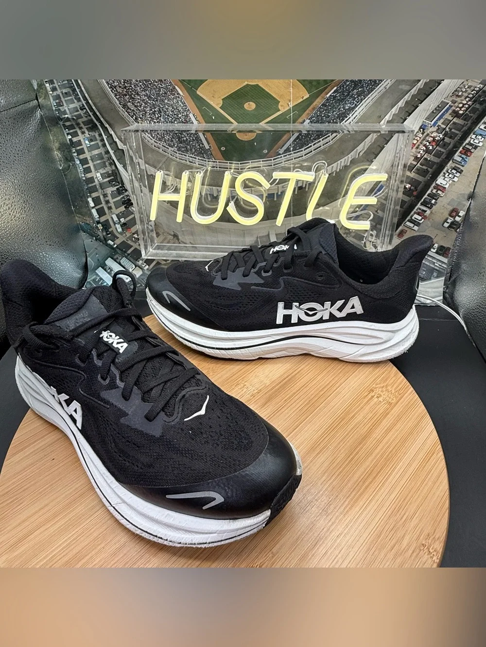 Hoka Clifton 10 Big Kids Athletic Shoes Black/White Size 7MD
